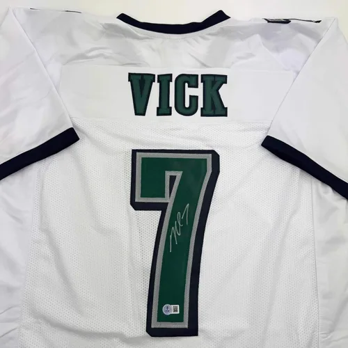 Vista 2 de Camiseta de fútbol americano blanca autografiada/firmada de Michael Mike Vick Philadelphia PSA/DNA COA