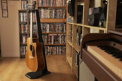 Vista 8 de Ruach GS-5 Percha de madera para guitarra acústica y eléctrica - Negro