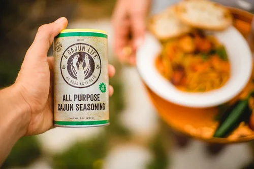 Vista 7 de A Cajun Life Condimento cajún original multiusos Auténtica mezcla de condimentos cajún y criollo, sin OMG, sin MSG, 8 onzas