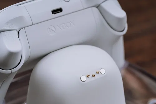 Vista 5 de 8Bitdo Dual Charging Dock for Xbox Wireless Controllers, Xbox Charging Station with Magnetic Secure Charging for Xbox Series XS & Xbox One