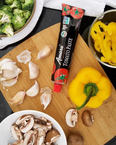 Vista 7 de Amore Pasta de tomate vegana en tubo de 4.4 onzas, sin OMG certificada y fabricada en Italia (paquete de 3)