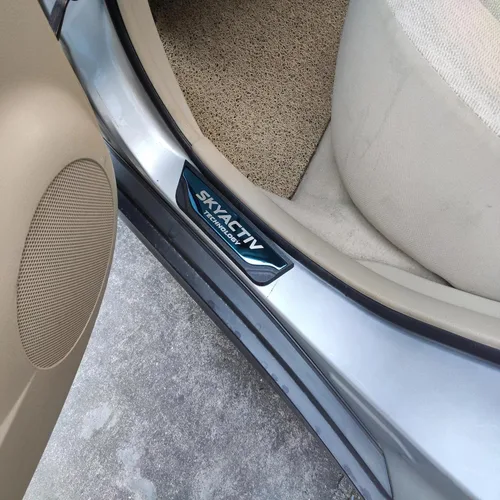 Vista 4 de GZBFTDH Accesorios para automóvil Protector de umbral de puerta, para Mazda 3, 6, CX-30, CX-5, placa de protección de umbral de protección contra