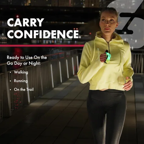 Vista 8 de SABRE Runner Pepper Gel para autodefensa con correa de mano LED ajustable para correr, luz siempre encendida o intermitente, ajuste ambidiestro