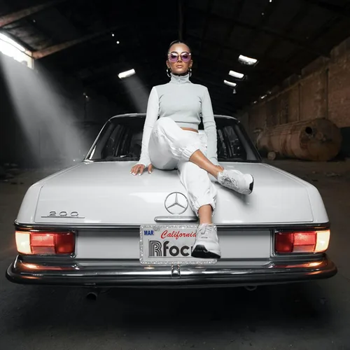 Vista 6 de Marcos de matrícula brillantes para mujer, marco de matrícula con diamantes de imitación brillantes, cubierta de placa de automóvil con purpurina