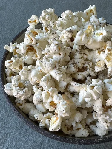 Vista 3 de Regalis Palomitas de maíz de trufa negra para microondas, granos sin OMG, trufa europea negra real, 3 bolsas