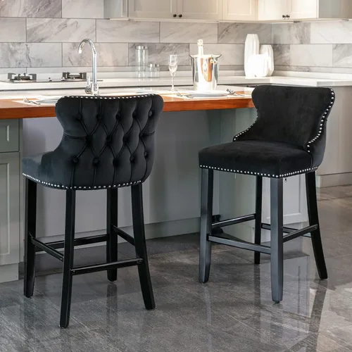 Vista 16 de mikibama Juego de 2 taburetes de bar de terciopelo con respaldo de ala, tapizados con botones y patas de madera maciza, taburetes de bar acolchados