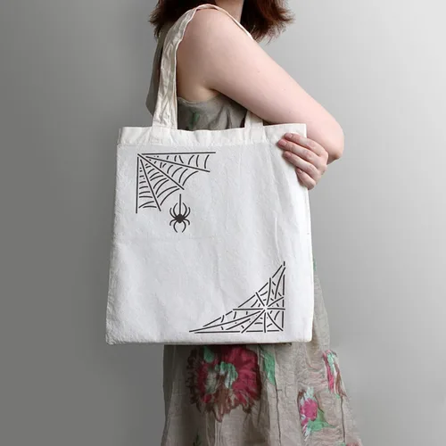 Vista 8 de MAYJOYDIY Plantilla de tela de araña para pintar, material flexible de PET transparente de 11.8 x 11.8 pulgadas, tema de Halloween, decoración