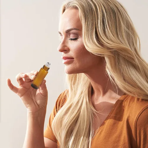 Vista 5 de Tbestmax Paquete de 12 botellas de vidrio con rodillo de aceite esencial con bola de acero inoxidable, botellas de perfume de 0.3 fl oz con tapas