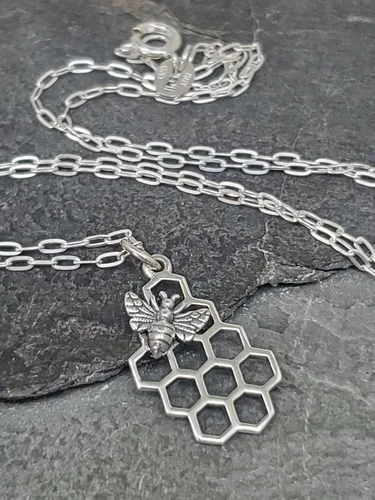 Vista 3 de Sterling Silver Honey Bee on Honeycomb Cutout Charm Necklace, 18