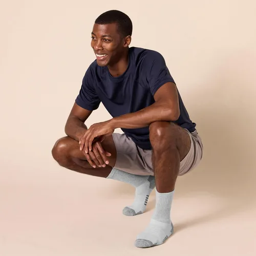 Vista 5 de Tienda Essentials Calcetines de algodón de alto rendimiento para hombre con control de humedad, atléticos, transpirables, 6 pares