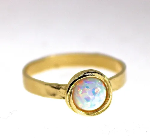 Vista 2 de Anillo de oro de piedras preciosas, anillo de piedra chapada en oro de 14 quilates, anillo de piedra apilable, anillo de oro de piedra pequeña