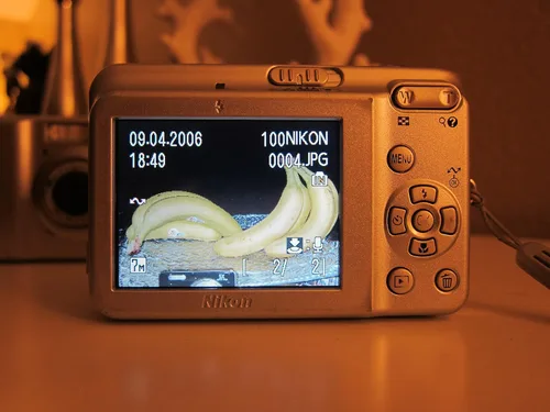 Vista 7 de Nikon Coolpix L5 7.2MP Digital Camera with 5x Optical Vibration Reduction Zoom