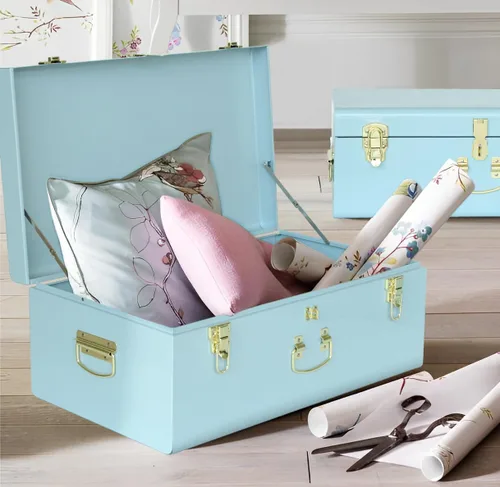 Vista 27 de Vixdonos Juego de 2 baúles decorativos de almacenamiento de caja de metal con asa (blanco con cierres de bronce)