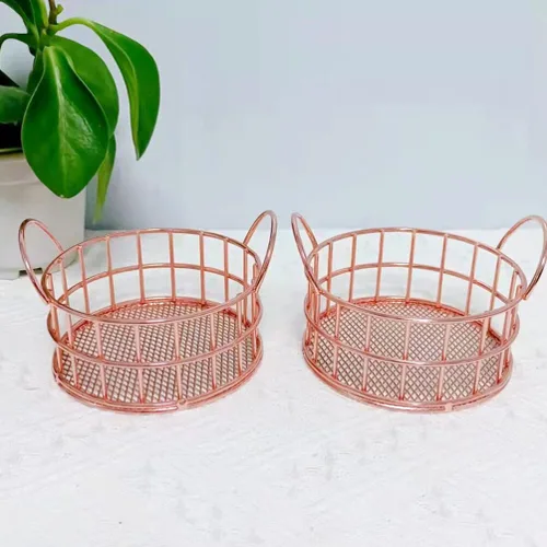 Vista 3 de Cestas de escritorio de hierro de oro rosa, cesta de almacenamiento de alambre de metal, cestas de almacenamiento de escritorio de hierro con asa