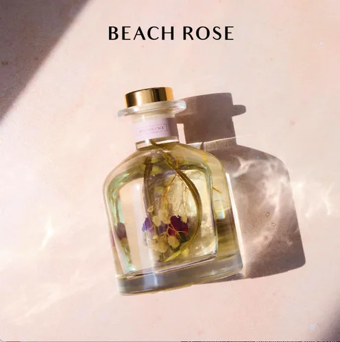 Vista 2 de Benevolence LA Difusor de junco, difusor de aroma de rosa y sándalo para el hogar con varillas difusoras de aceite Colección Sun-Kissed