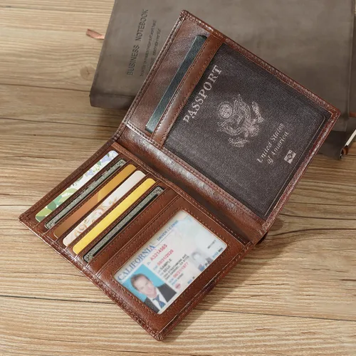 Vista 2 de Polare - Cartera de viaje de cuero con bloqueo RFID para pasaporte para hombres y mujeres Café