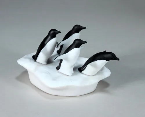 Vista 2 de Penguin Quartet Sculpture by John Perry on Ice Floe Statue 5in Long