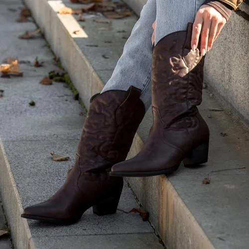 Vista 8 de Rollda Botas vaqueras occidentales para mujer con punta puntiaguda, botas vaqueras de media pantorrilla, botas de moda bordadas con tacón grueso