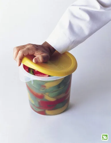 Vista 4 de Rubbermaid Commercial Products Contenedor redondo de plástico para almacenar alimentos con asa, 4 cuartos de galón, amarillo, rango de alta