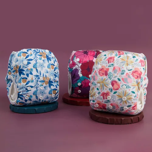 Vista 138 de Alva, Pañales de bebé para nadar, paquete de 2 unidades, talle único, reutilizable, lavable y ajustable de 0 a 36 meses. Tamaño de 10 a 40 lbs