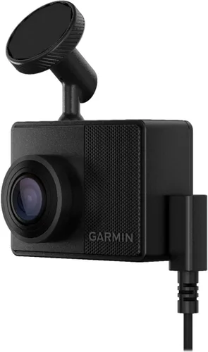 Vista 4 de Garmin Dash Cam 67W, 1440p y campo de visión extra ancho de 180 grados, monitorea tu vehículo mientras estás lejos con nuevas funciones conectadas