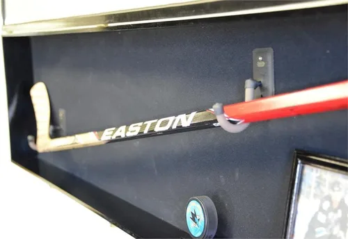 Vista 2 de Soporte de estante de exhibición de disco de hockey de tamaño completo montado en la pared