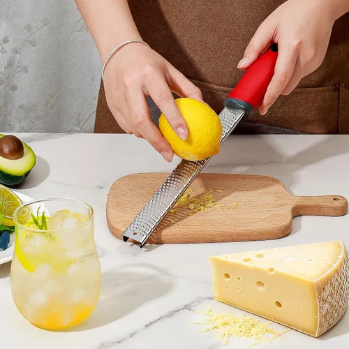 Vista 7 de Koythin Zester, rallador de limón y queso con cepillo, herramienta de cocina resistente para rallar cítricos, queso parmesano, chocolate, jengibre
