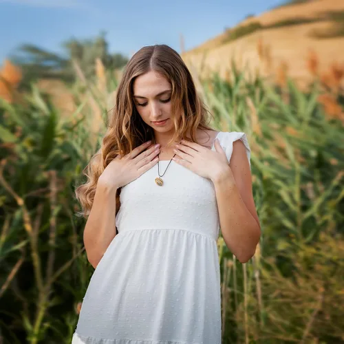 Vista 3 de AYANA - Collar de cristal de abejorro, hecho a mano, collar con dije para mujer, joyería bohemia a la moda, piedra de eclipse de abejorro jaspeada