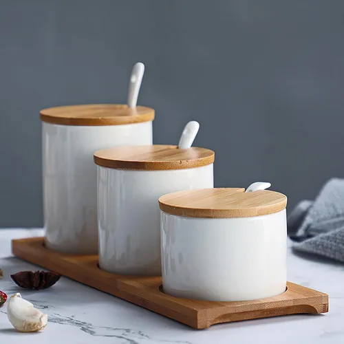Vista 7 de Juego de 3 tarros de cerámica para condimentos en diferentes tamaños con cucharas y tapas de bambú y bandeja (blanco)