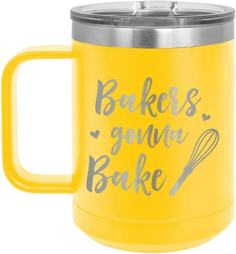 BAKERS GONNA BAKE Taza de café amarilla de 15 oz con tapa deslizante | Taza de café de viaje aislada | Ideas de regalo únicas de mujeres u hombres |