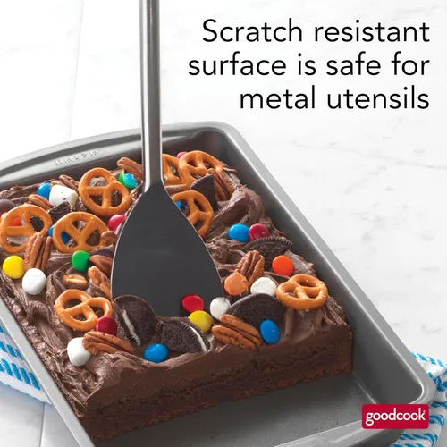 Vista 4 de GoodCook Molde antiadherente de acero para hornear pasteles de 11" x 7", molde antiadherente multiusos para brownies, galletas y pasteles, gris