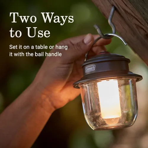 Vista 7 de Linterna LED recargable Coleman Classic 800L, linterna resistente a impactos y al agua con asa de mosquetón y puertos de carga, ideal para acampar