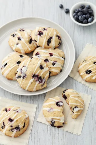 Vista 3 de Wilton Platinum Premium Antiadherente Hoja para Hornear de 10 x 15 Pulgadas, Hecha sin PFAs, El Embalaje Puede Variar