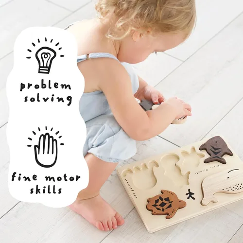 Vista 4 de Wee Gallery Bandeja de madera con forma de insectos, juguete Montessori para niños pequeños y preescolares para aprendizaje temprano y desarrollo