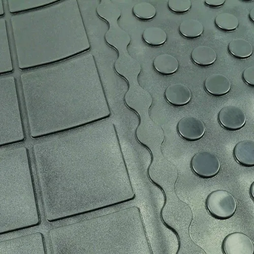 Vista 3 de FANMATS 10846 Chicago Bears - Tapete de carga de vinilo resistente de 31 x 31 pulgadas, para todo tipo de clima, protección para el maletero