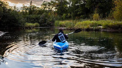Vista 7 de Piscifun Bolsa seca, mochila flotante impermeable 10L/20L/30L/40L con funda impermeable para teléfono para navegación, kayak, pesca
