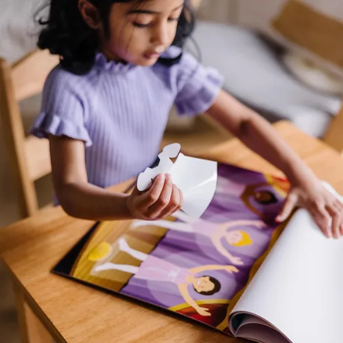 Vista 9 de Adhesivos reutilizables de ropa "Dress-up" de Melissa & Doug, Multicolor