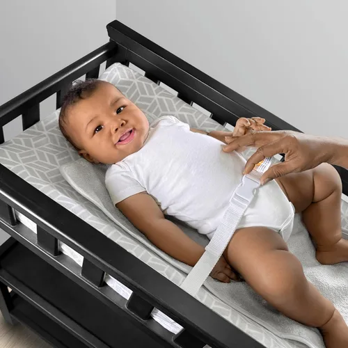 Vista 7 de Summer Infant Kit básico de cambio esencial con cambiador, funda y forro impermeable, Chevron (juego de 3 piezas) (paquete de 1)