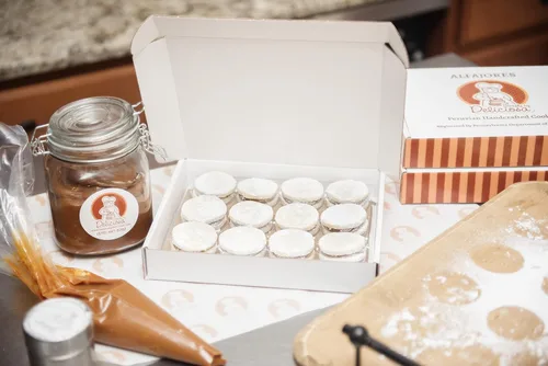 Vista 8 de Alfajores The Icing House - Sweets by Deliciosa - Caja de 12 galletas - Relleno de Dulce de leche