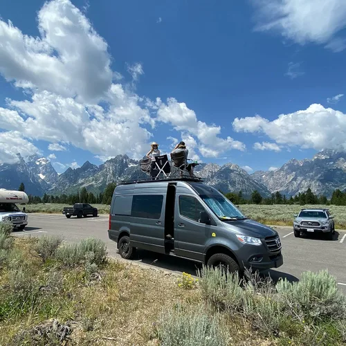 Vista 7 de Lippert Components Sprinter Cargo Van Ventana, lado trasero del conductor (doble ventilación) para modelos de distancia entre ejes de 144 y 170