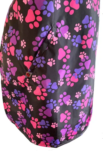 Vista 6 de Ladybird Line Delantal de aseo y peinado impermeable 614 con estampado de patas, color rosa y morado, resistente al cabello y al blanqueador, 2