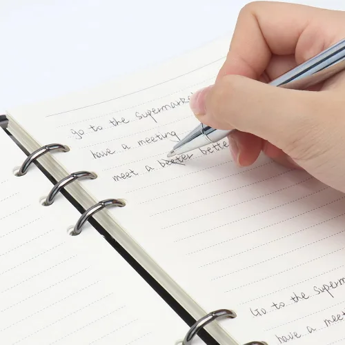 Vista 4 de Carpeta A5 transparente recargable para cuaderno con 90 hojas de papel forrado, color negro, 6 anillas, suave, transparente, cubierta protectora