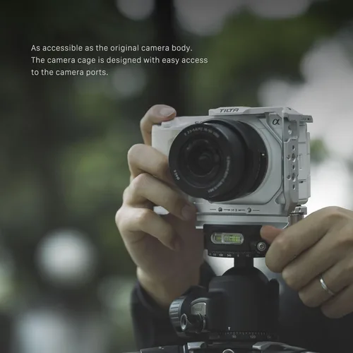 Vista 7 de Tilta Jaula completa para cámara compatible con Sony ZV-E1 Zapata fría, riel OTAN, M3 y roscas de montaje de 1/4"-20 Placa ARCA desmontable