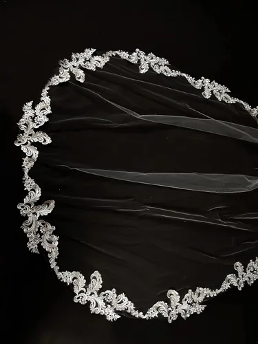 Vista 4 de Passat El velo de la catedral Orgeous cuenta con lados de corte limpio y un borde de encaje cortado a mano en la parte inferior