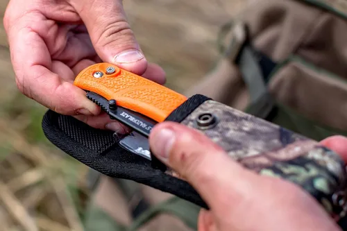 Vista 5 de OUTDOOR EDGE Razor-Lite Cuchillo de Caza Plegable – Hojas de Afeitar Reemplazables de 3.5″, Mango de Goma Antideslizante, Seguridad de Bloqueo