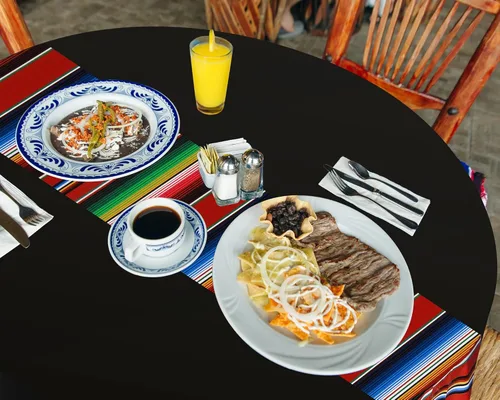 Vista 4 de Oudain Mantel de plástico de 84 pulgadas, impermeable, redondo, a rayas, para carnaval mexicano, boda, taco, lotería, decoración de fiesta (negro)