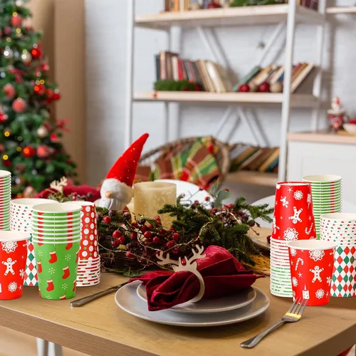 Vista 6 de Umigy 100 vasos de papel de Navidad a granel desechables de 9 onzas, tazas de café de chocolate caliente, medias de árbol de Navidad, pan