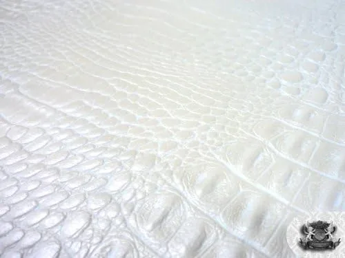 Vista 6 de The Yard - Tela de piel sintética blanca perla de cocodrilo de vinilo