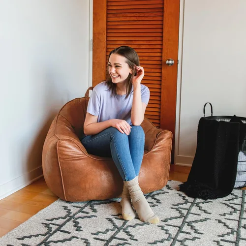 Vista 86 de Big Joe Roma Puf, Sherpa de avena y grafito, gamuza vegana, 3 pies