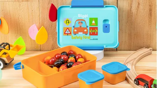 Vista 8 de Zak Designs Blippi Caja Bento de plástico reutilizable con sello a prueba de fugas, asa de transporte, ventilación de vapor para microondas